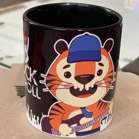 Прикольные кружки: тигрик гитарист 2